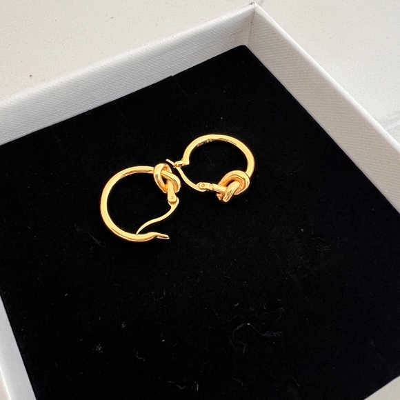 Authentic Celine KNOT SMALL HOOPS IN BRASS WITH GOLD FINISH - Picture 2 of 4